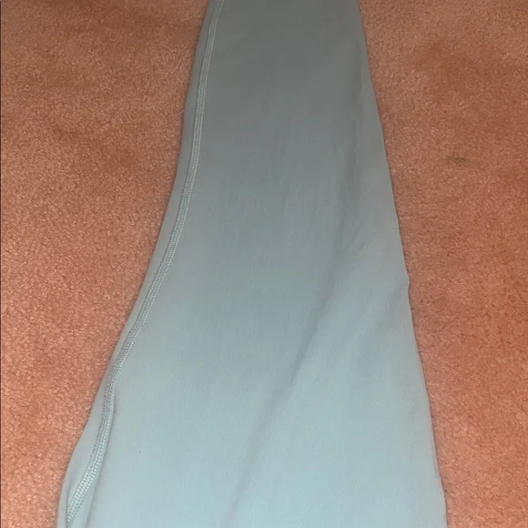 ALO Yoga Sky Blue Leggings in excellent condition - Picture 12 of 15